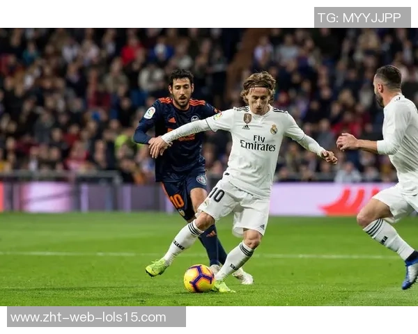 巴伦西亚与皇马对决裁判表现引发球迷热议与争议 巴伦西亚与皇马对决裁判表现引发球迷热议与争议